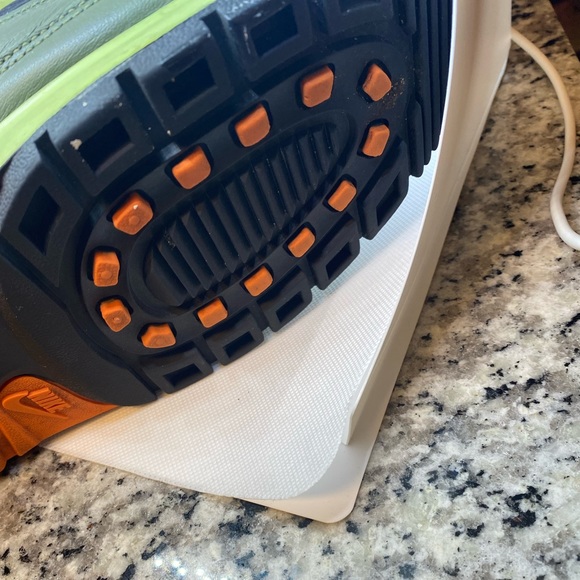 Nike - Picture 2 of 6